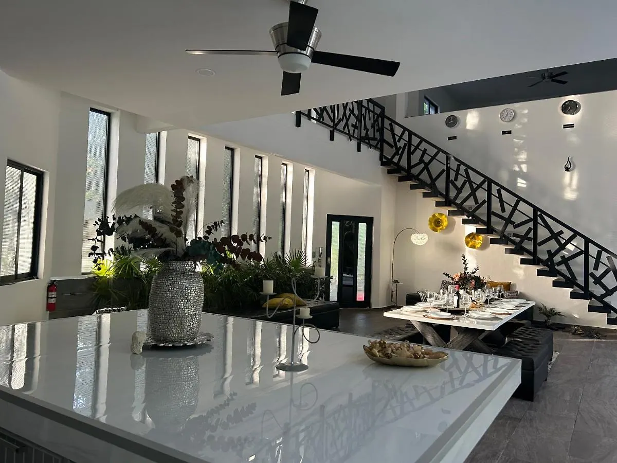 Celebre Villa Venus Playacar - 24 Pax Playa del Carmen